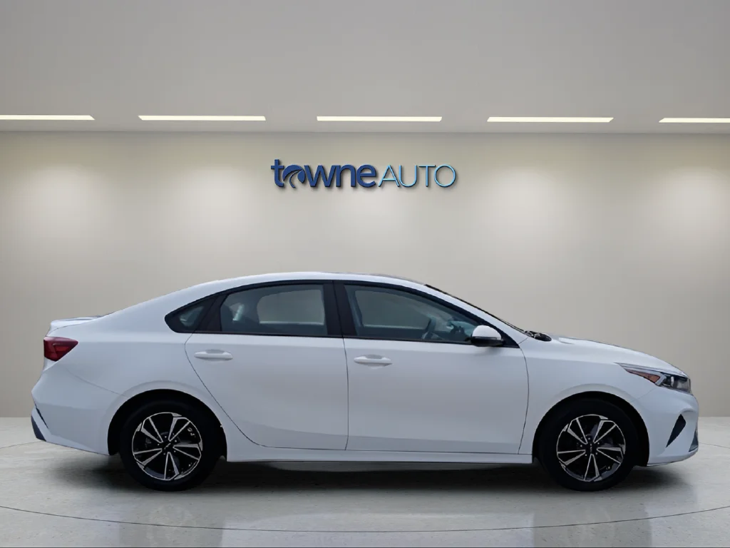 Used 2023 White Kia LXS image 7