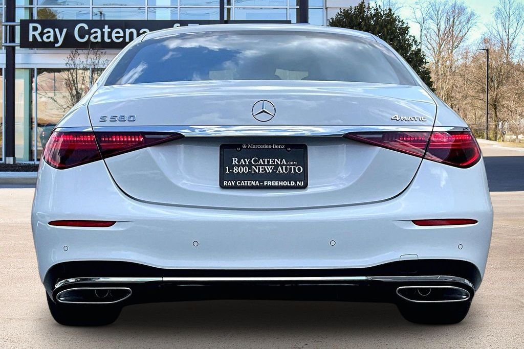 New 2026 MANUFAKTUR Moonlight White Metallic Mercedes-Benz S 580 image 4