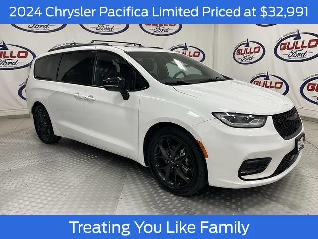 2024 Chrysler Pacifica Limited's photo