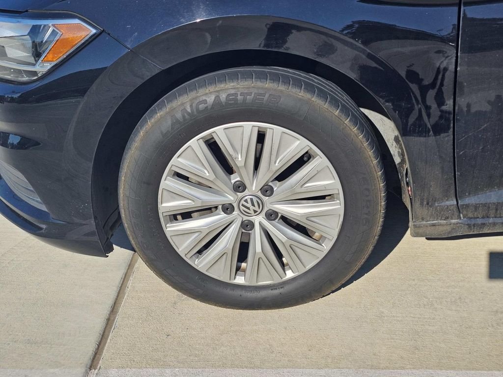Used 2019  Volkswagen  image 10