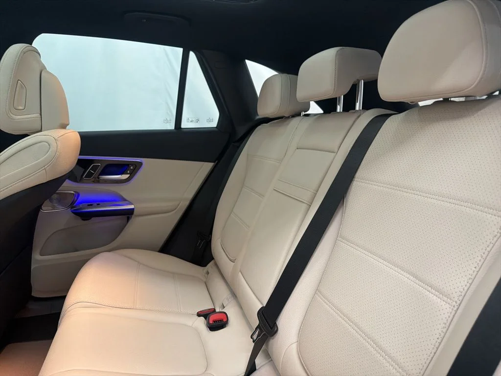 Used 2026 White Mercedes-Benz GLC 300 image 18