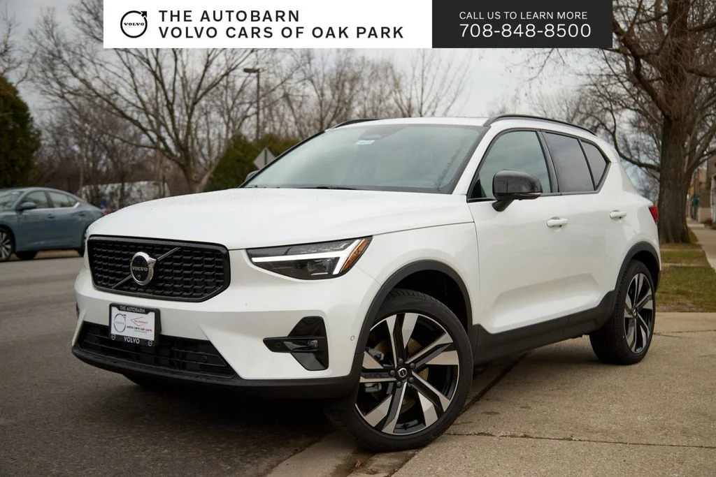 2026 Volvo XC40 B5 Plus Dark AWD's photo