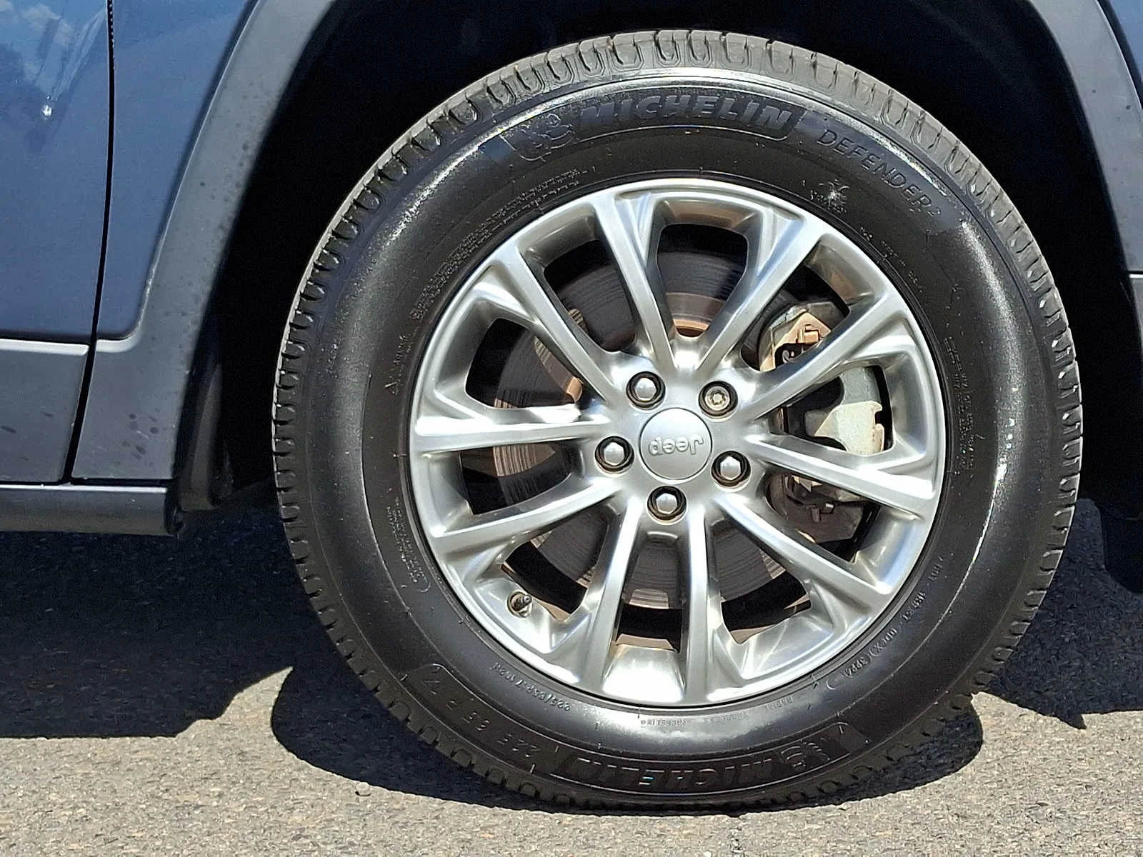 Used 2021 Slate Blue Pearlcoat Jeep Latitude Lux image 8