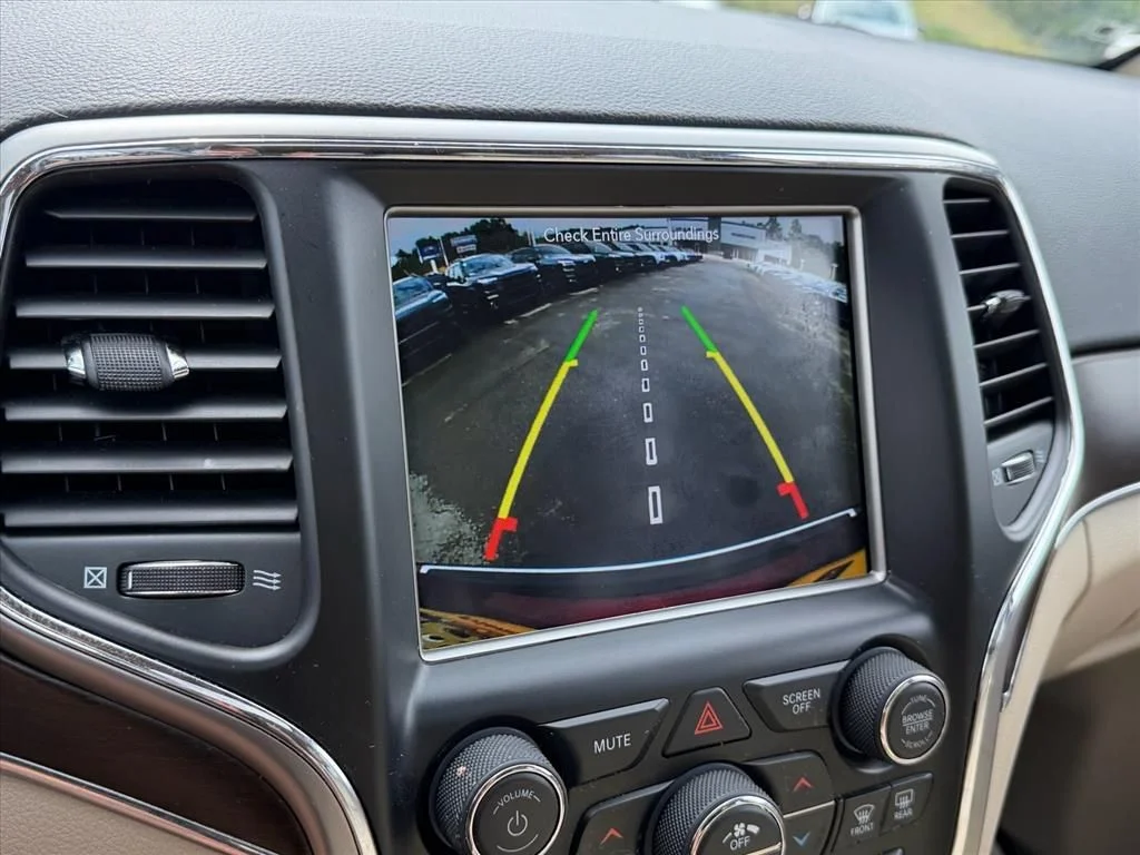 Used 2018 Red Jeep Limited image 29