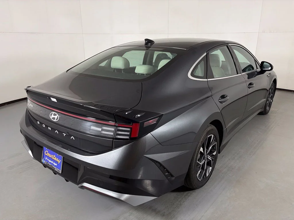 Used 2024 Gray Hyundai SEL image 8