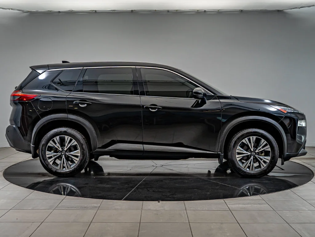 Used 2021 Super Black Nissan SV image 4