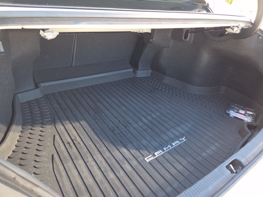 Used 2020 Wind Chill Pearl Toyota XSE V6 image 30