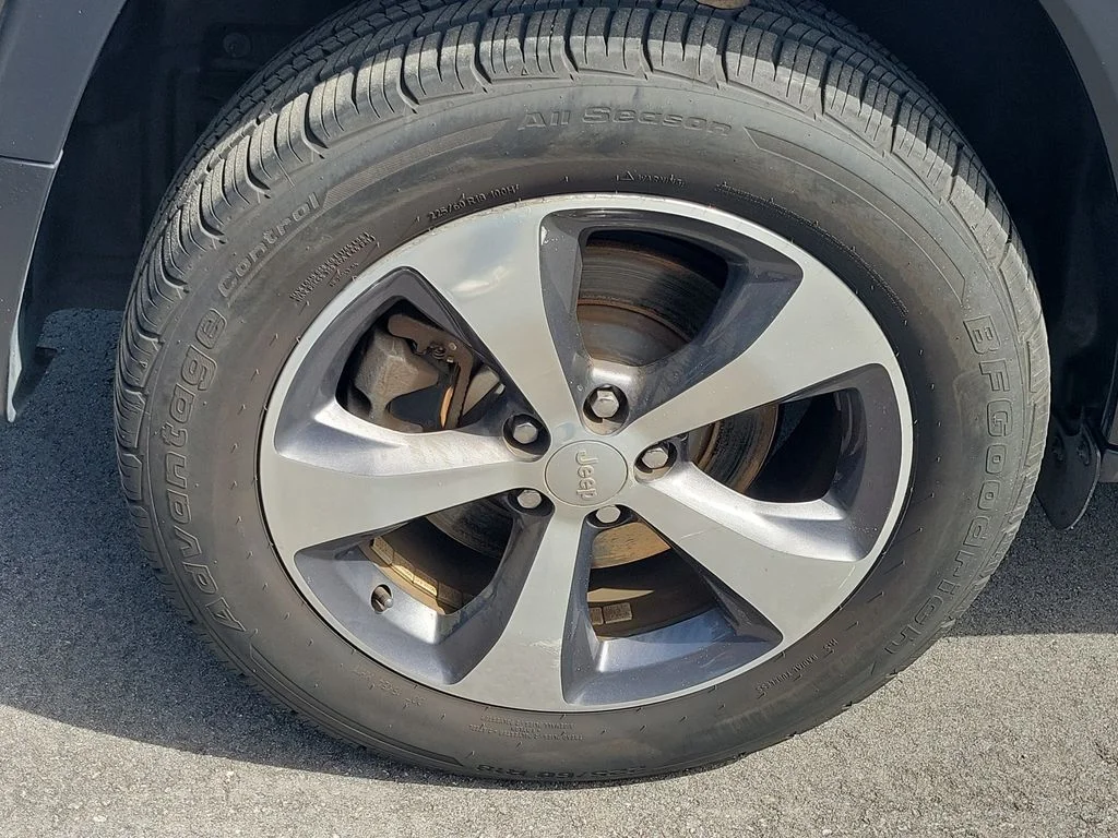Used 2019 Gray Jeep Limited image 6