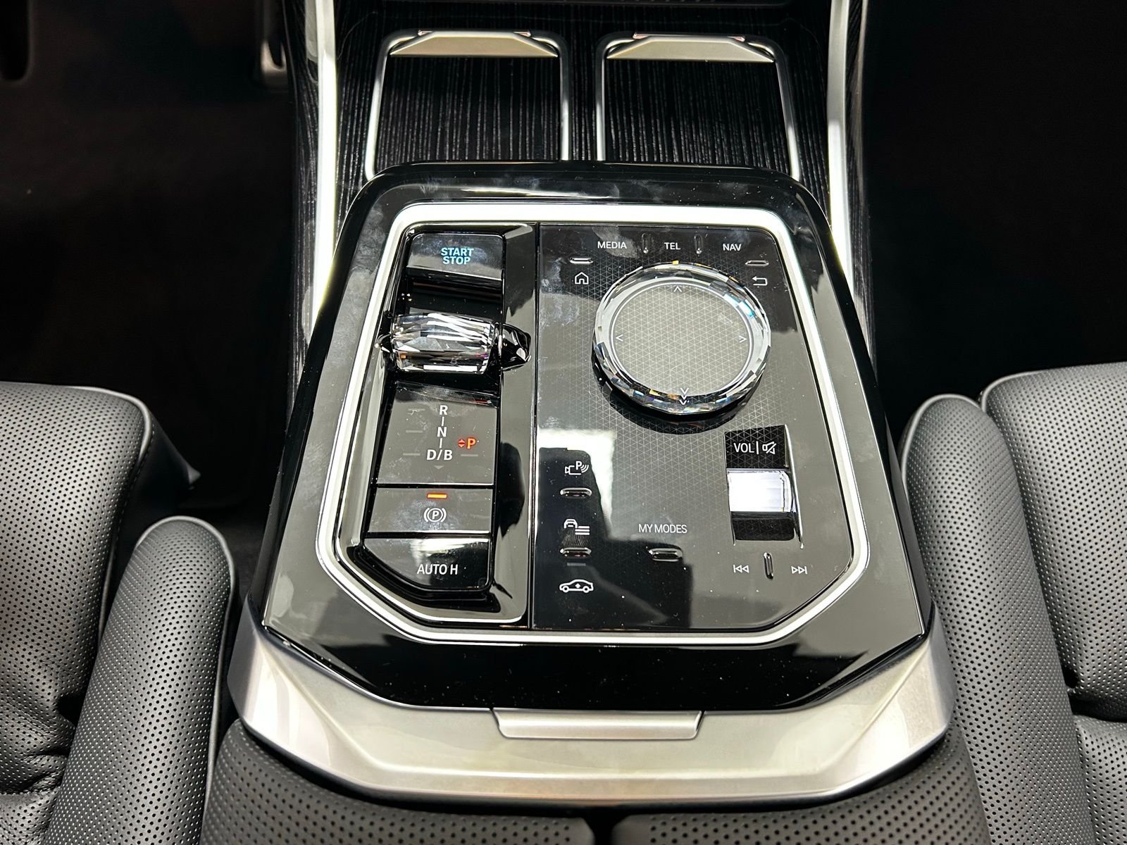 New 2026 Black Sapphire Metallic BMW xDrive60 image 36