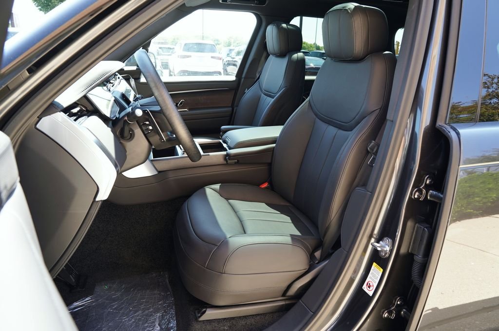 New 2026 Carpathian Grey Land Rover SE image 12
