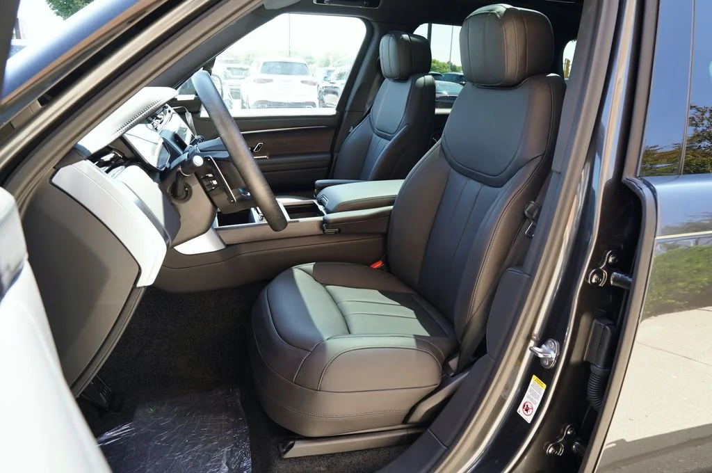 New 2026 Carpathian Grey Land Rover SE image 13