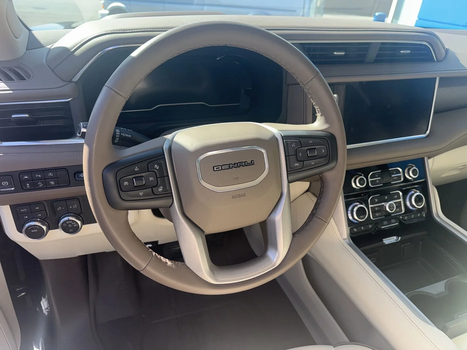 2024 GMC Yukon Denali - Photo 14
