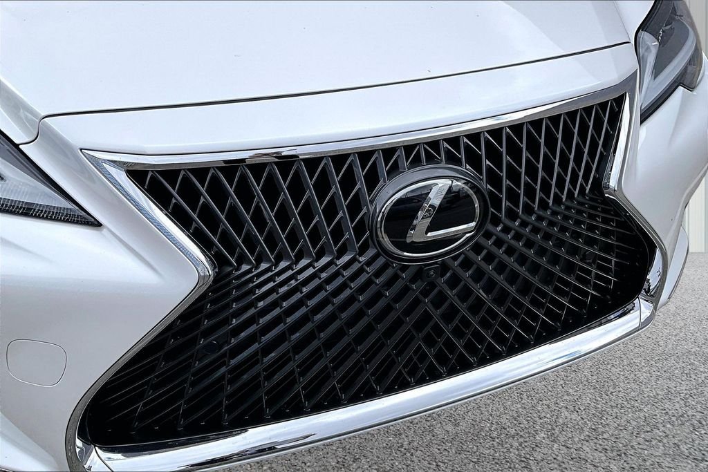 Used 2023 White Lexus 500 Base image 33
