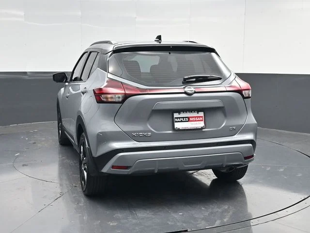 Used 2023 Gray Nissan SR image 4