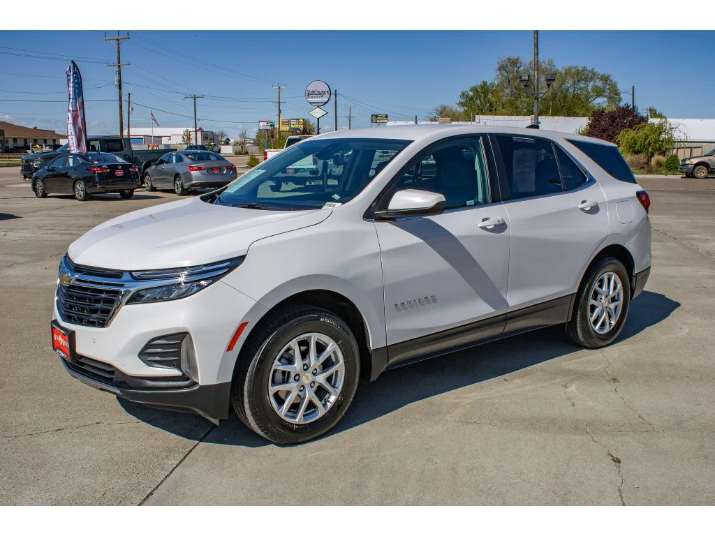 Used 2024 Summit White Chevrolet LT image 4