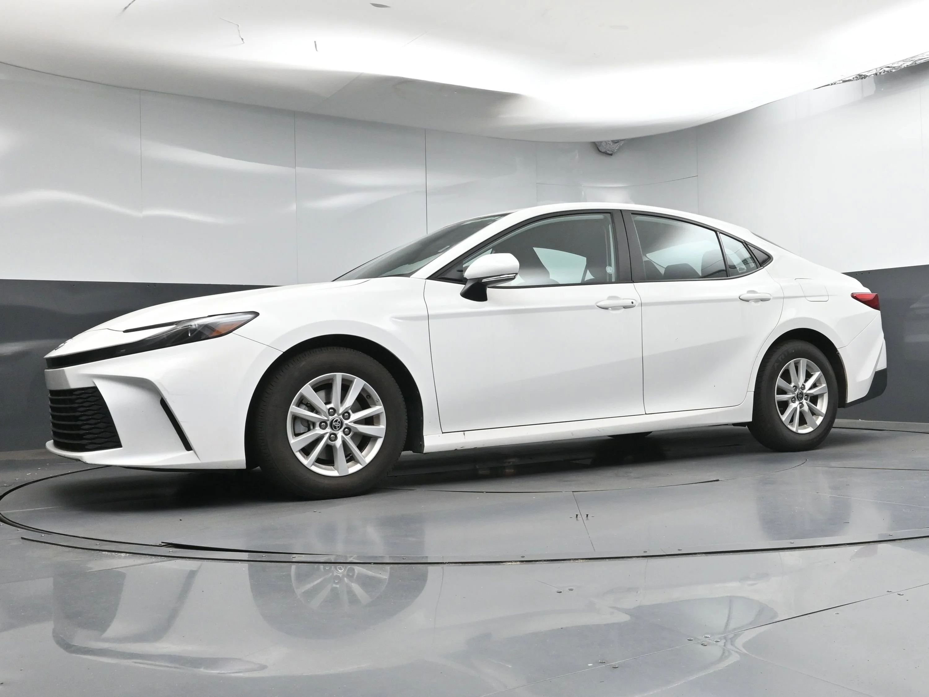 Used 2025 Ice Toyota LE image 20