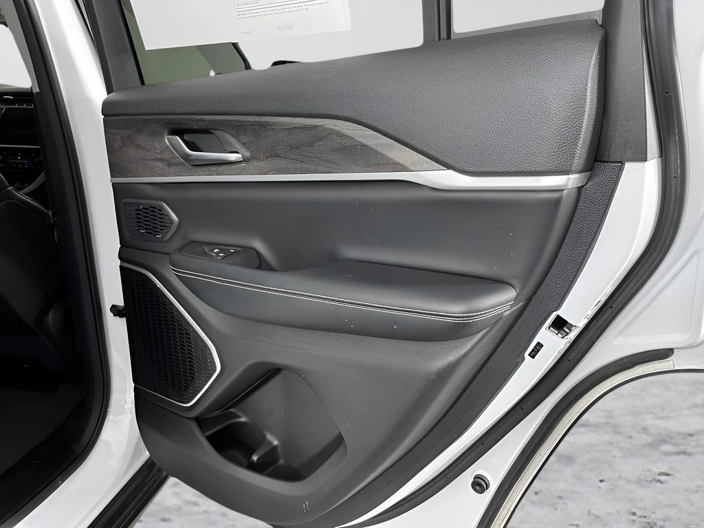 Used 2024 White Jeep Limited image 13