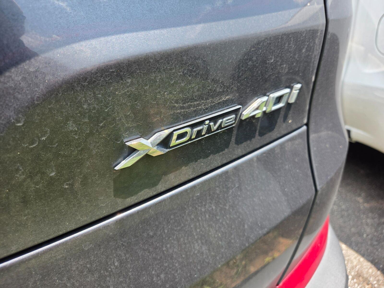 Used 2019 Grey BMW xDrive40i image 8