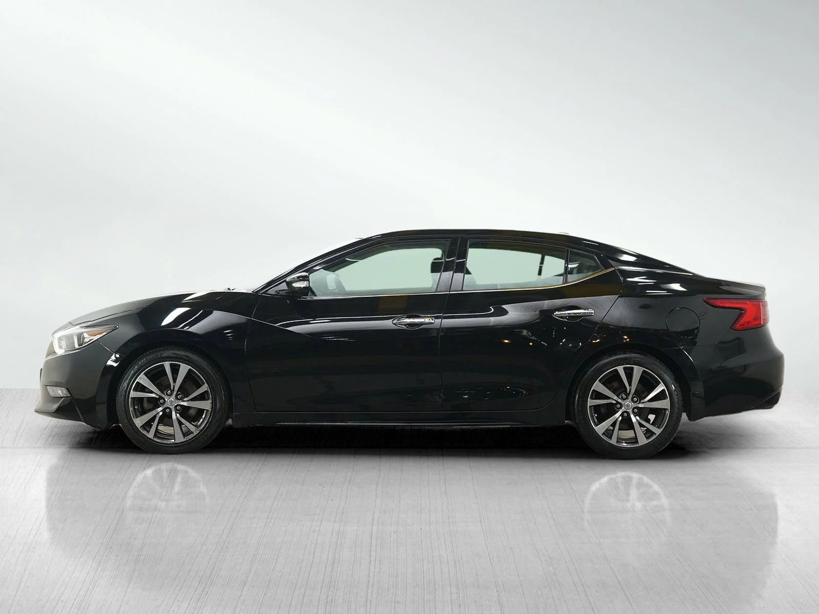 Used 2017 Super Black Nissan 3.5 SV image 2