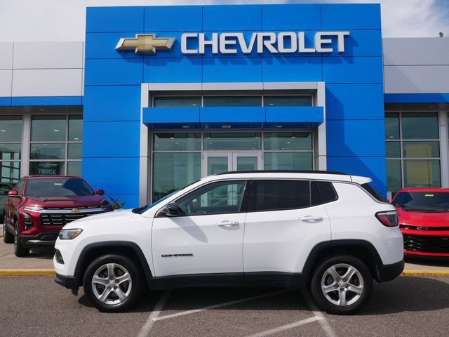 Used 2024 White Jeep Latitude image 2