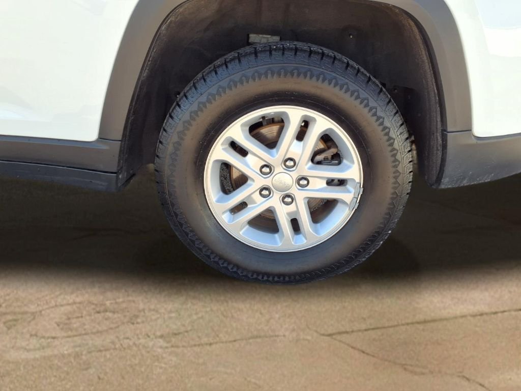Used 2024 White Jeep Laredo image 25