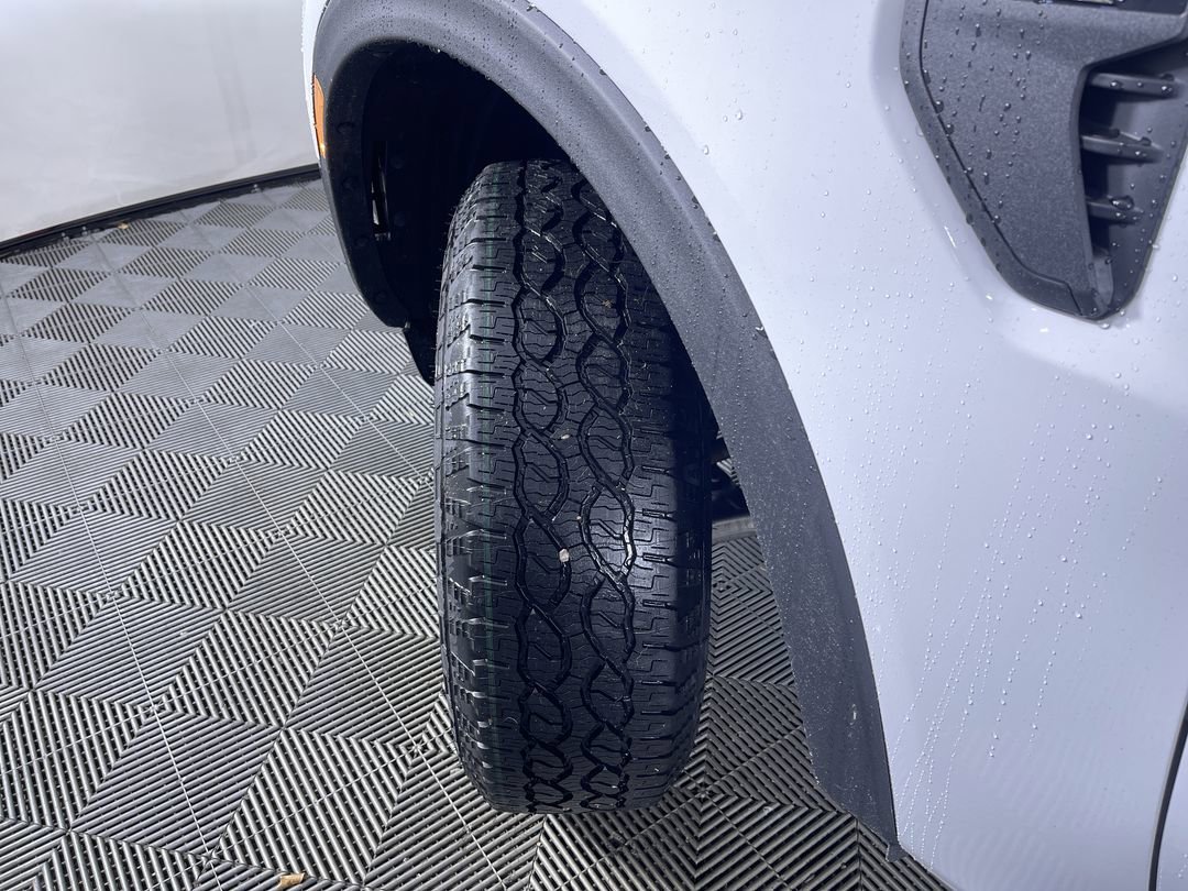 New 2025 Oxford White Ford XLT image 29
