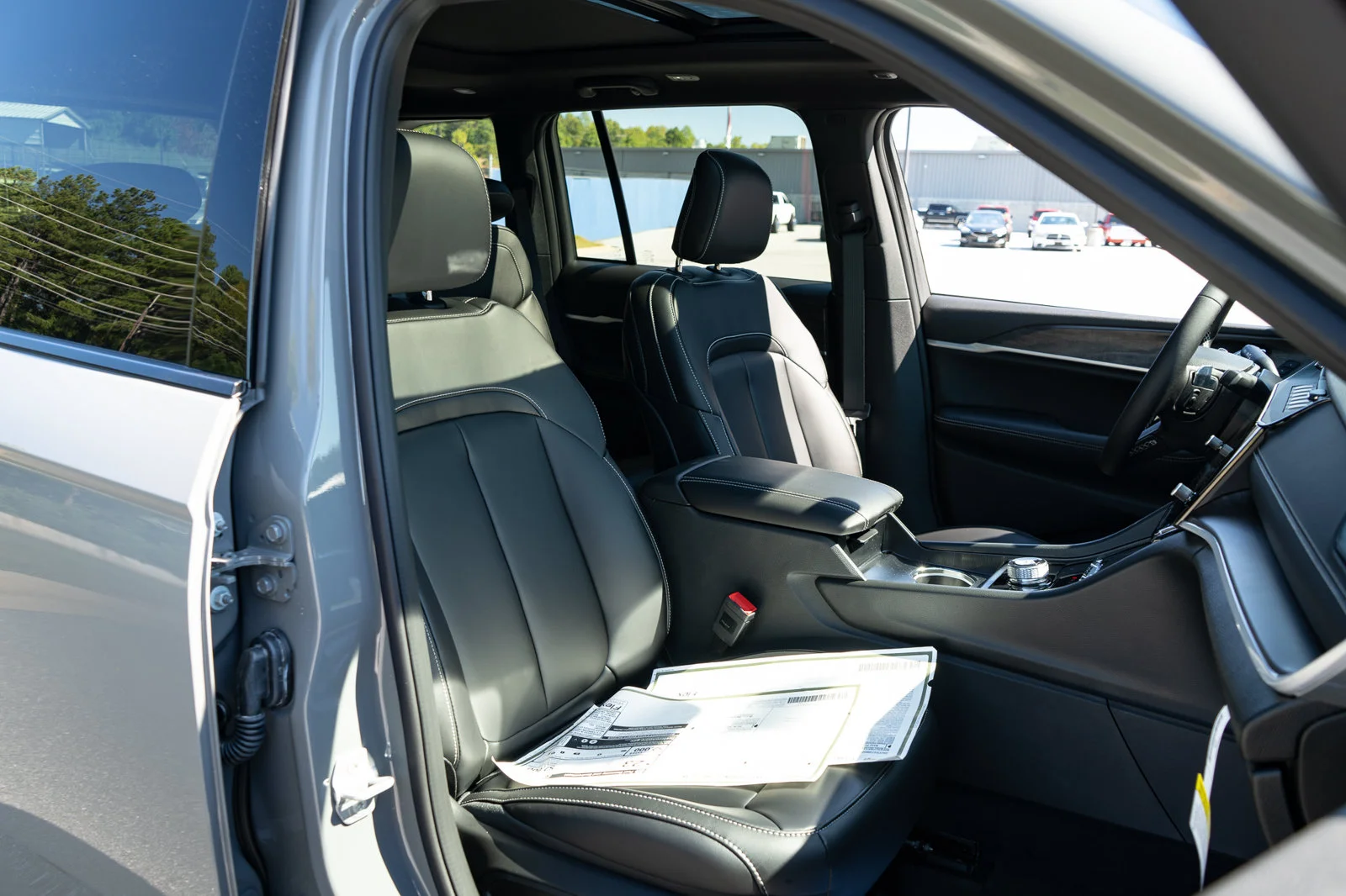 New 2027 Sting-Gray Clear-Coat Paint Jeep Limited image 23