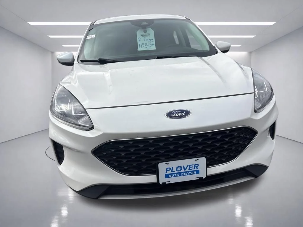 Used 2021 Star White Metallic Tri-Coat Ford SE image 9