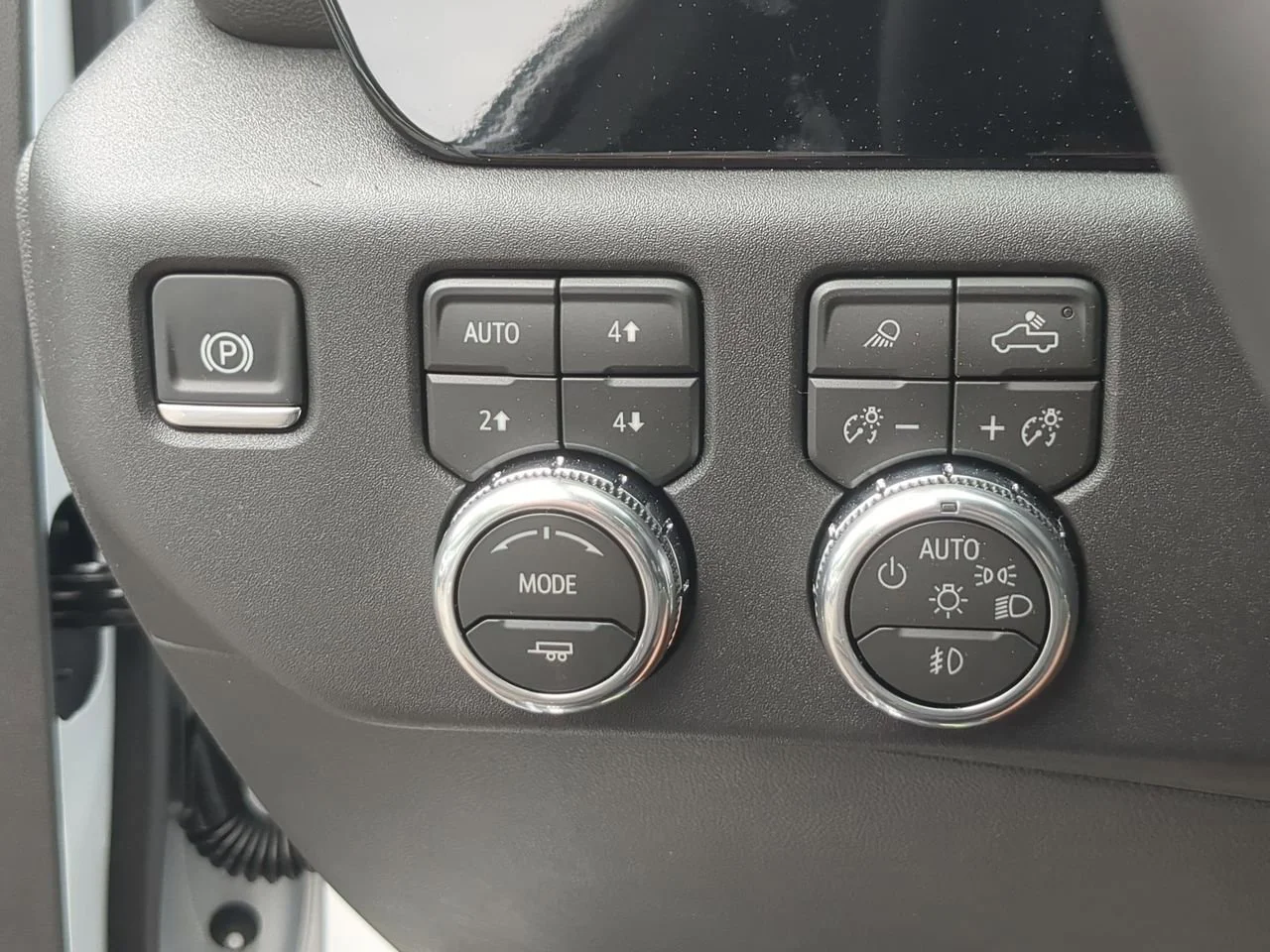 New 2026 Summit White GMC Elevation image 18