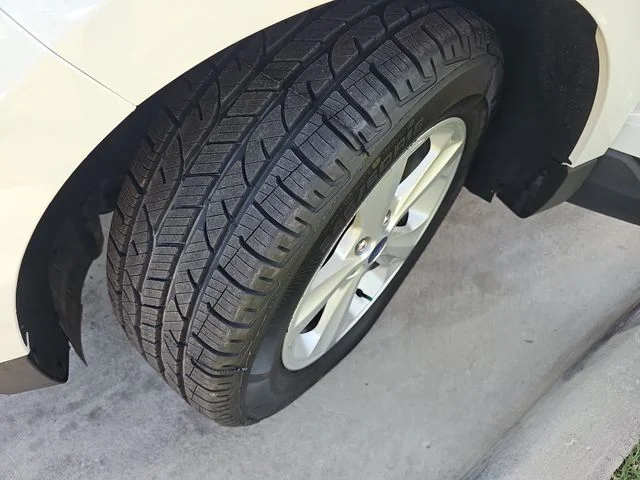 Used 2022 White Ford SE image 30