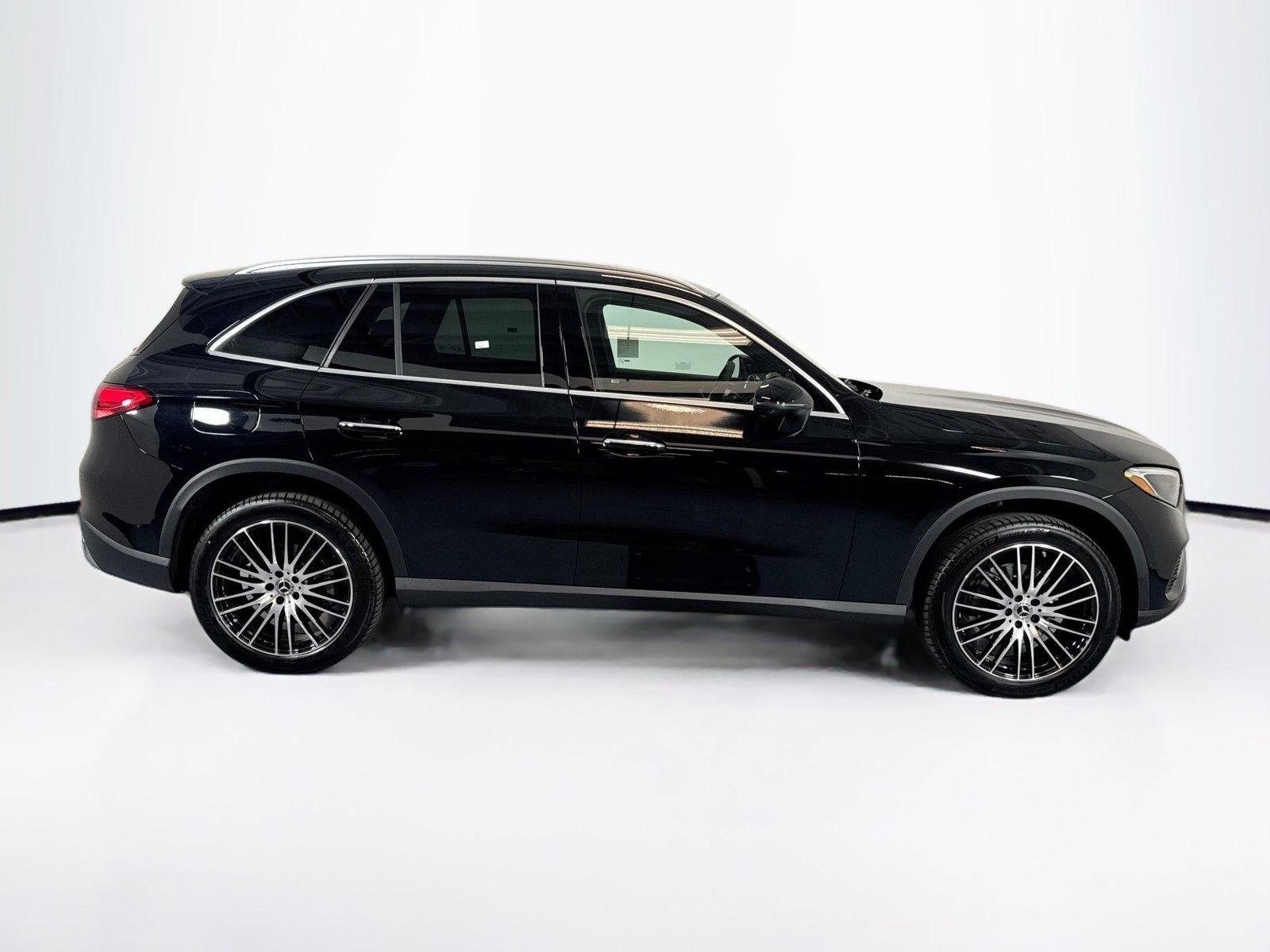 New 2026 Black Mercedes-Benz GLC 300 image 4