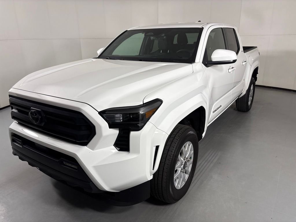 Used 2025 White Toyota SR5 image 4