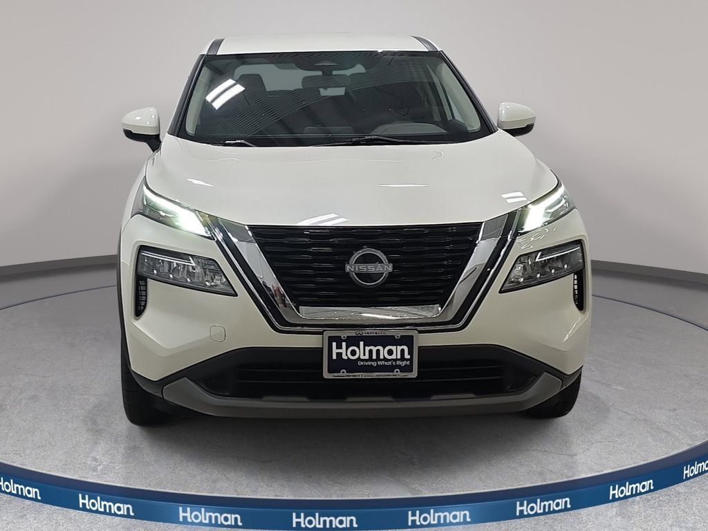 Used 2023 Pearl White Tricoat Nissan SV image 3