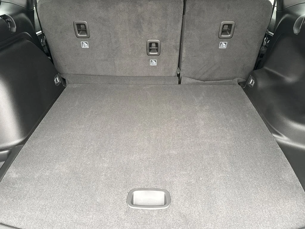 New 2026 Bright White Clear-Coat Exterior Paint Jeep Altitude image 10