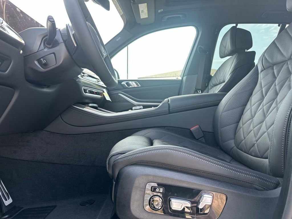 New 2026 Carbon Black Metallic BMW xDrive50e image 14