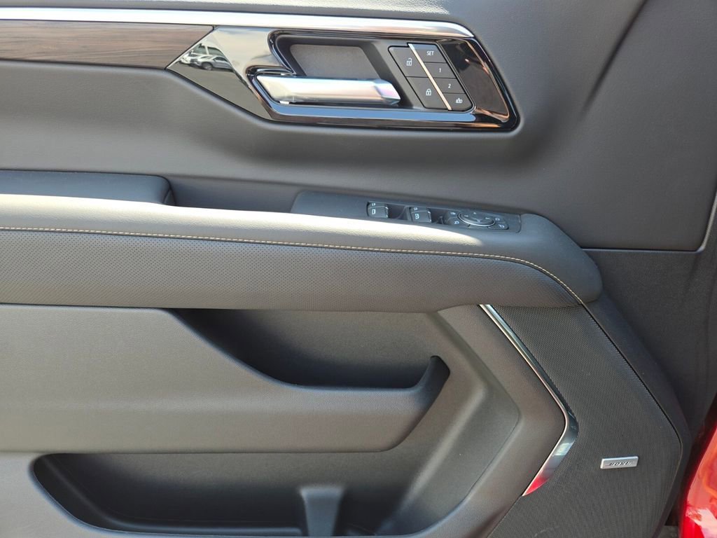 2025 Chevrolet Suburban Premier - Photo 10
