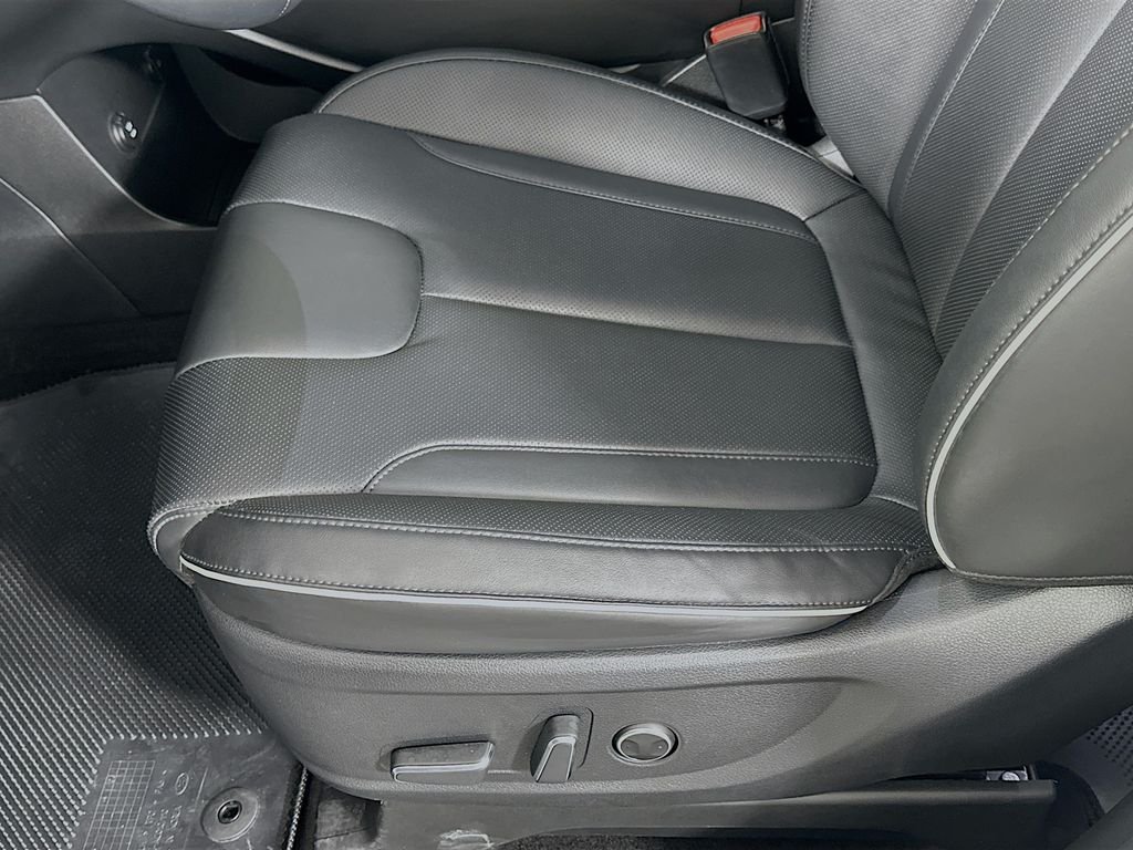 Used 2023 Silver Hyundai SEL image 20