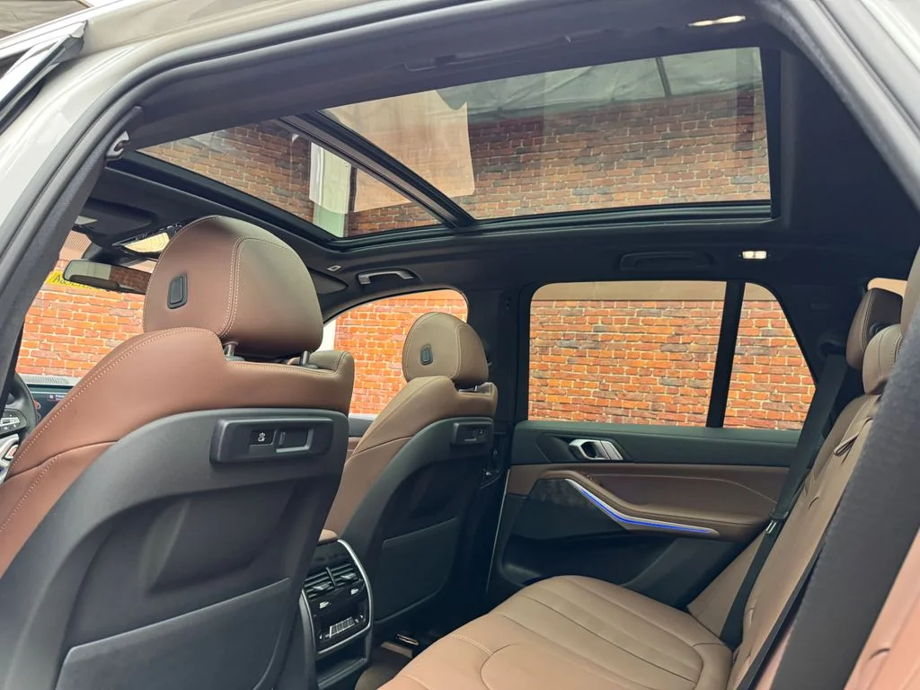 Used 2022 White BMW xDrive40i image 3
