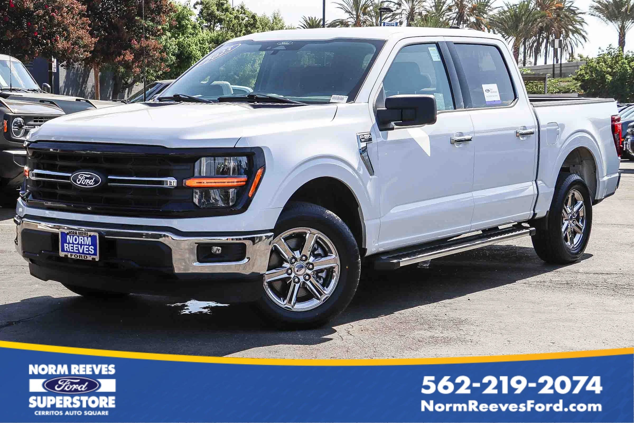 Certified Used 2025 Oxford White Ford XLT image 1