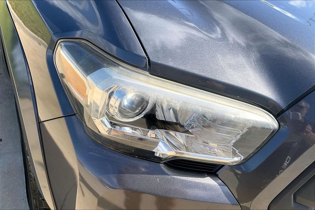 Used 2018 Gray Toyota SR5 image 27