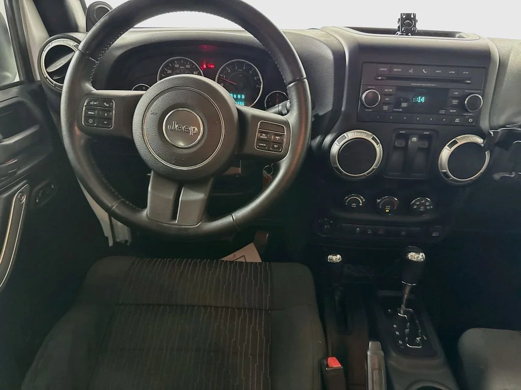 Used 2012 White Jeep Rubicon image 25