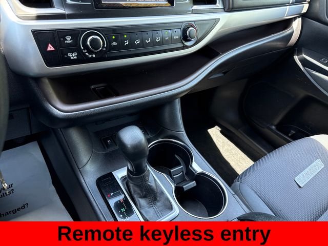Used 2019 Shoreline Mist Toyota LE image 19