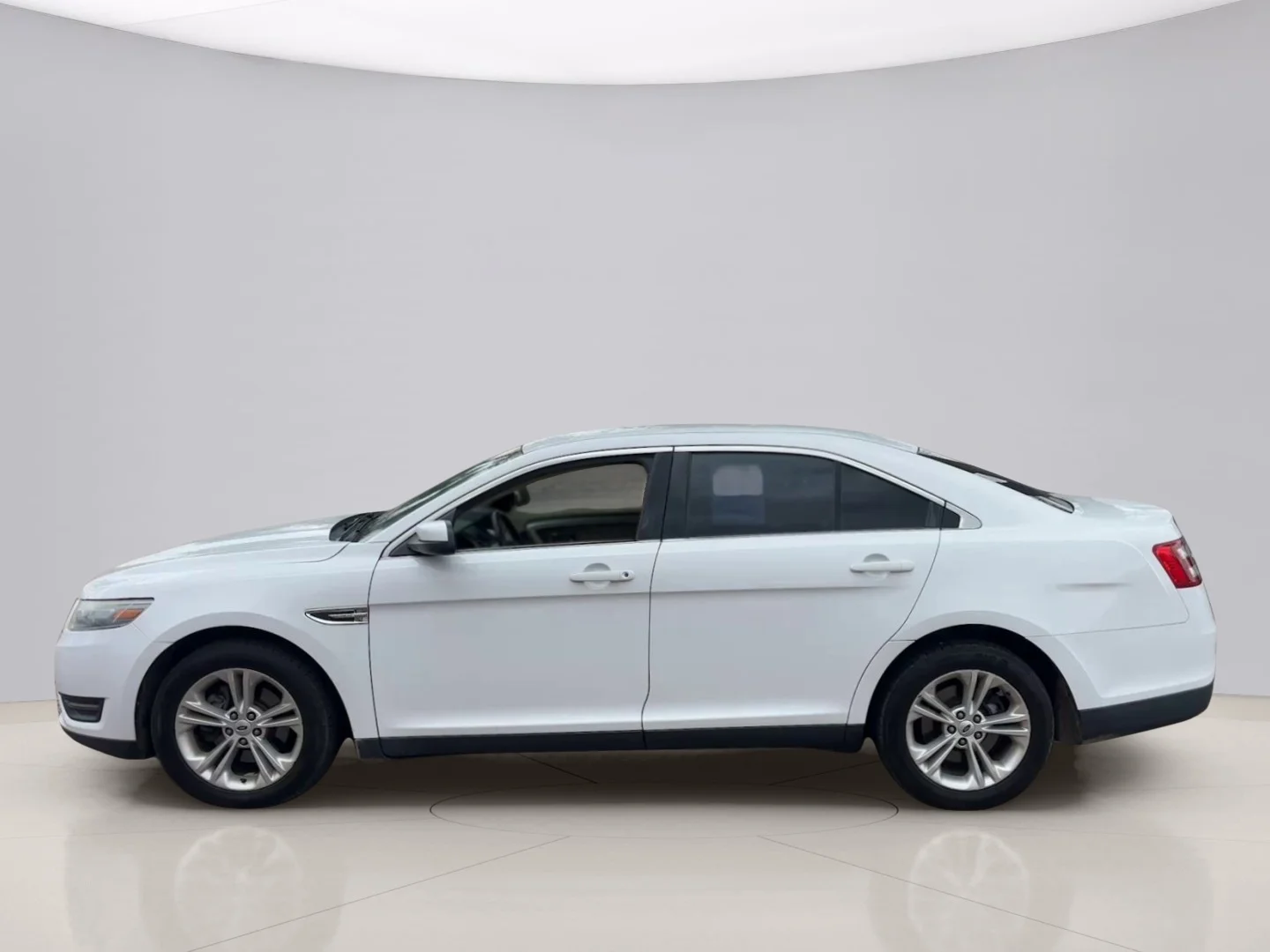 Used 2013 White Ford SEL FWD image 2