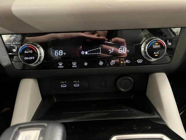 Used 2025 White Mitsubishi SE image 14