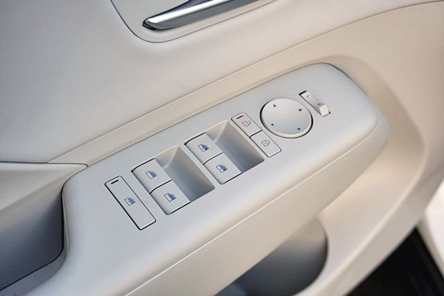 New 2026 White Hyundai SEL Premium image 25