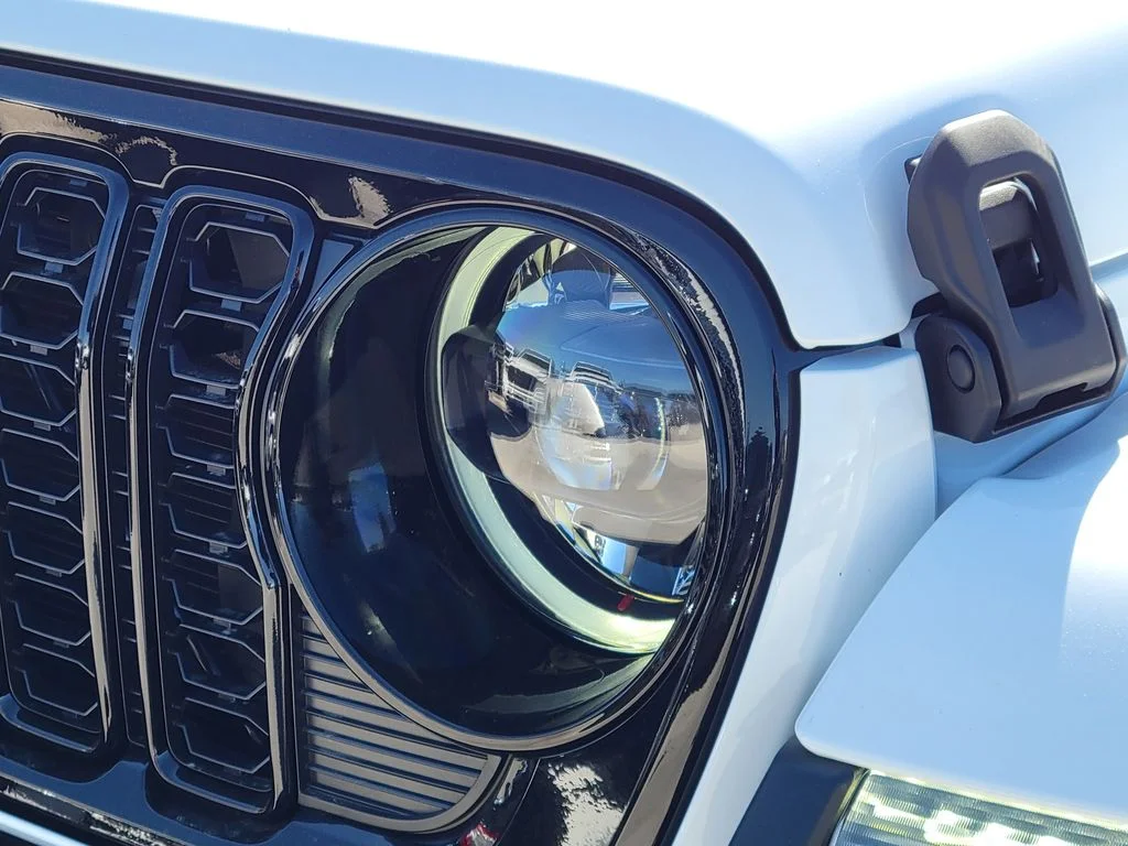 New 2026 Bright White Clear-Coat Exterior Paint Jeep Willys image 22