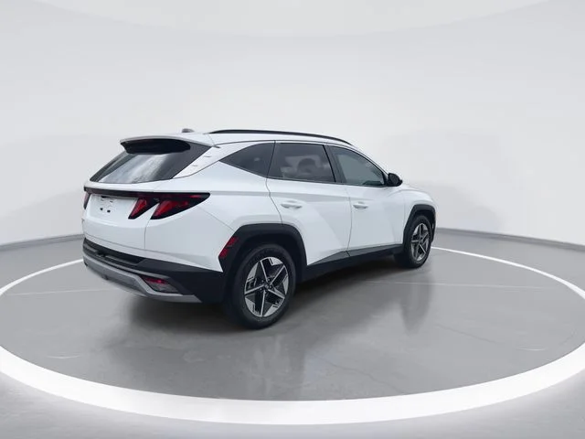 Used 2025 White Hyundai SEL image 8