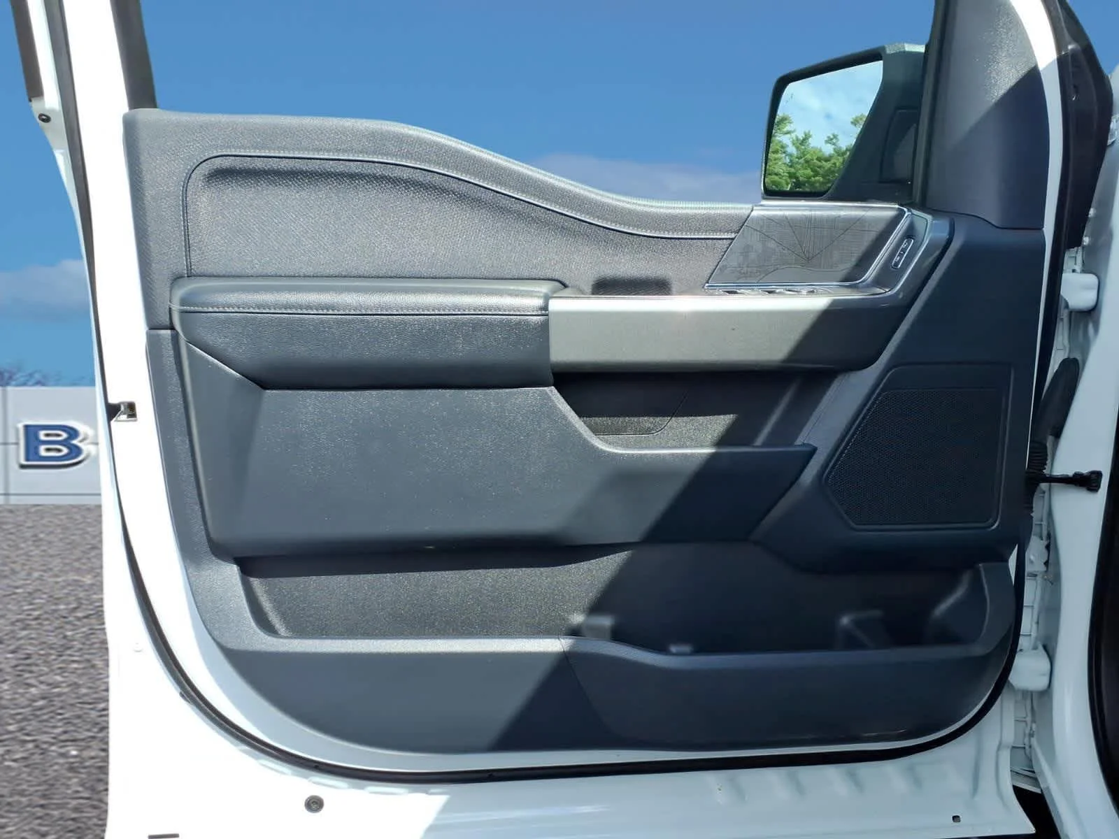 Used 2023 Oxford White Ford XLT image 11