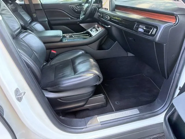 Used 2021 White Lincoln Reserve image 13