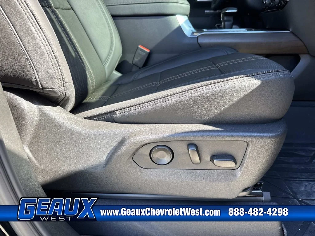 Used 2025 Black Chevrolet High Country image 21